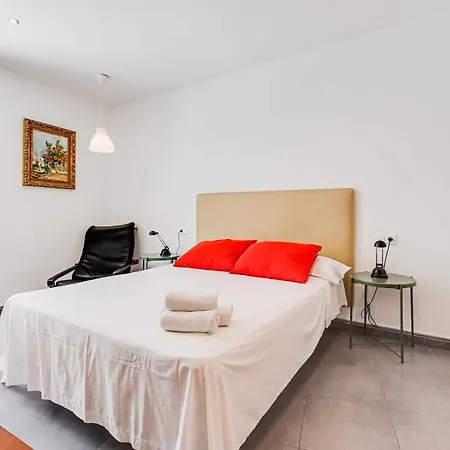Rentalsbcn - Passeig De La Marina Holiday home *