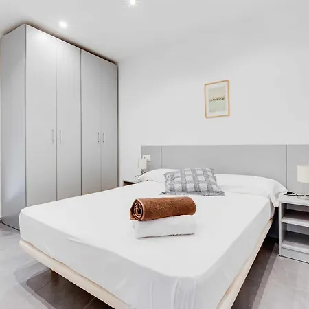Rentalsbcn - Passeig De La Marina Holiday home *